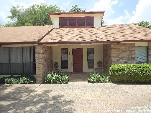 2nd image of 15203 Wayside Oaks