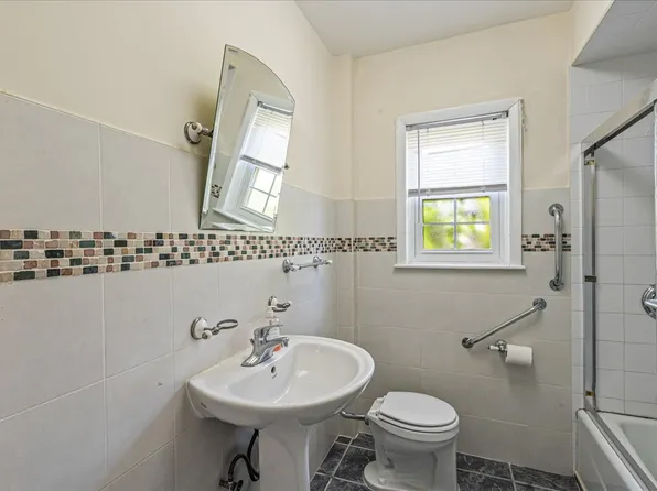 87-02 188th Street image 8 of 28