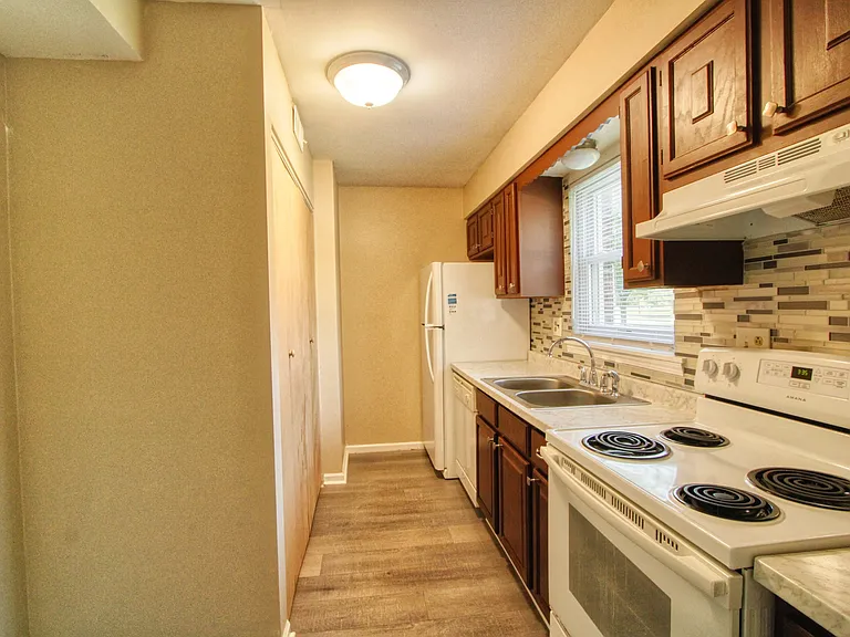2 Peppertree Dr #4 — Photo 3