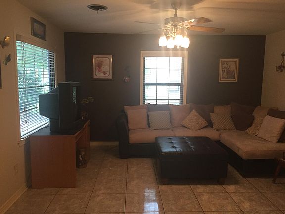 3rd image of 10 Willard Cir NW