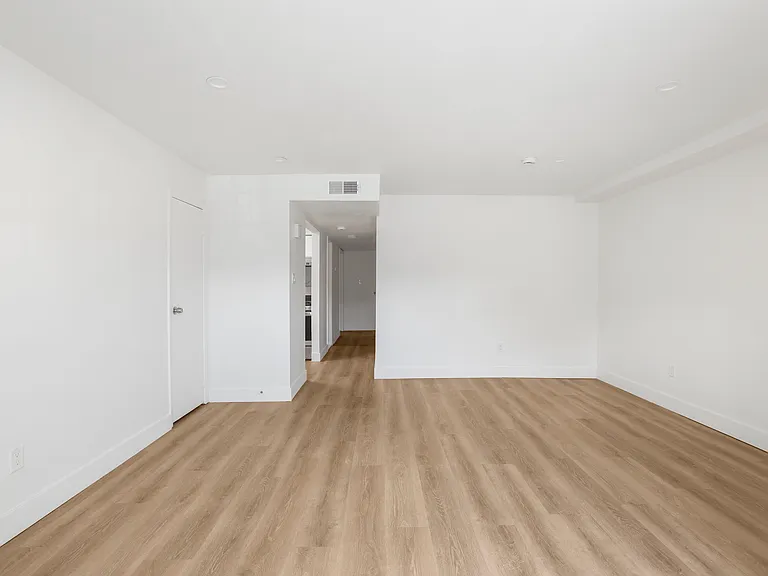 13716 167th St #B1 — Photo 3