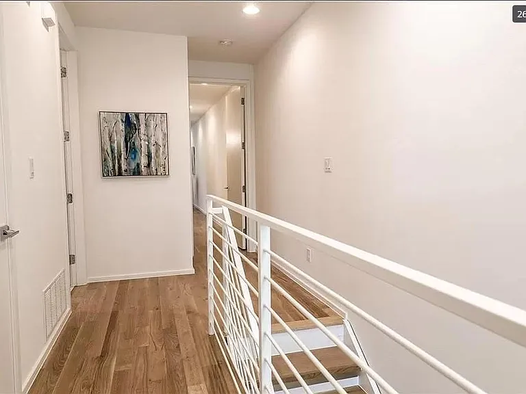 2308 N Prairie Ave — Photo 26