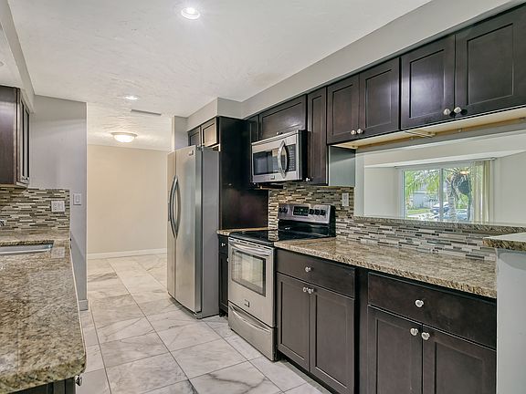 Updated kitchen, stainless appliances