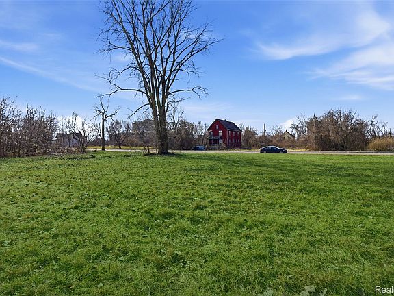 3rd image of 554 Concord St