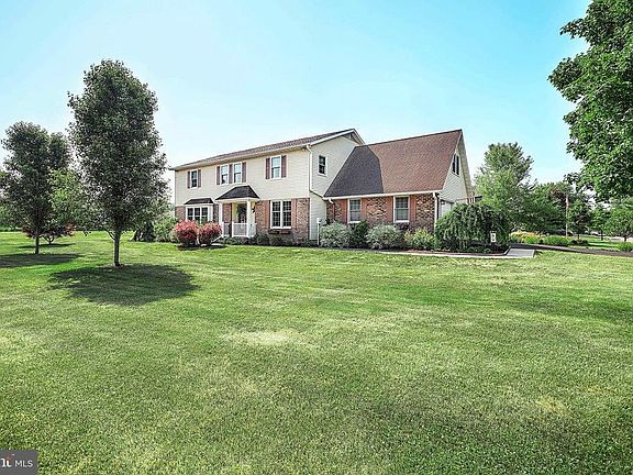 2nd image of 40 Spruce Dr