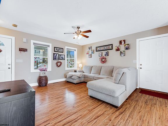 5th image of 211 E Eastgate Dr