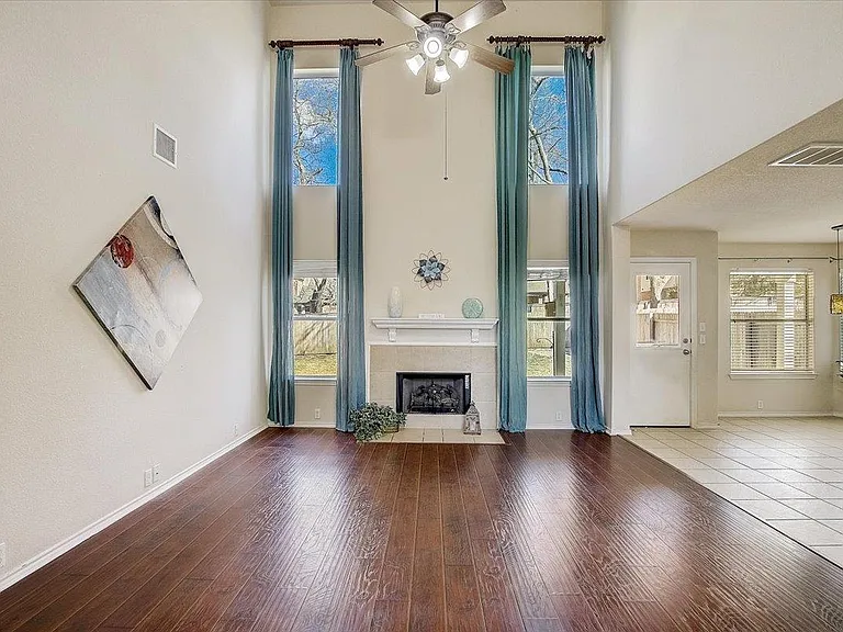 537 Golden Creek Dr — Photo 10