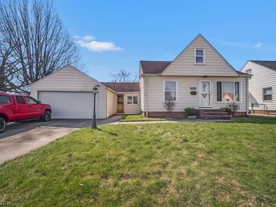 8023 Ivandale Dr, Parma, OH, 44129