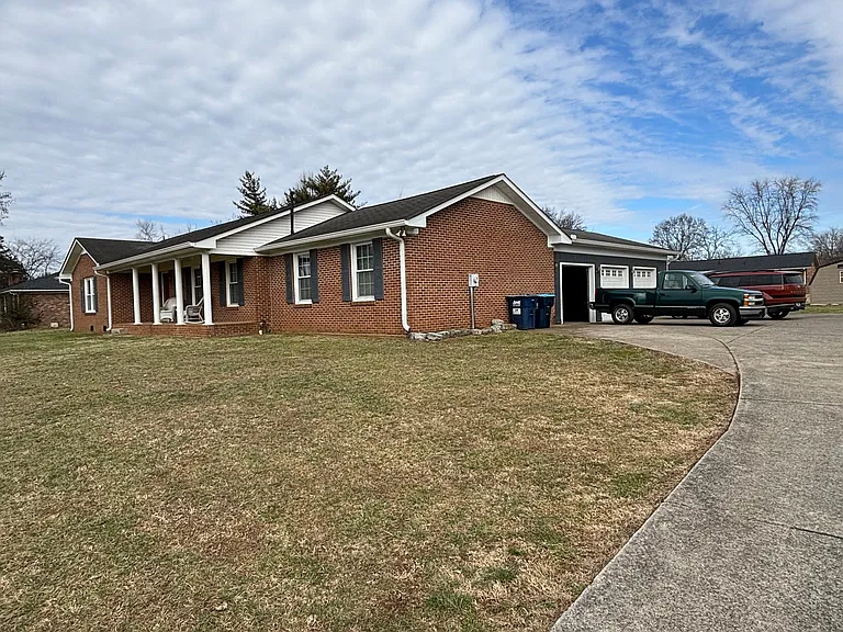 2955 Asbury Ln — Photo 1