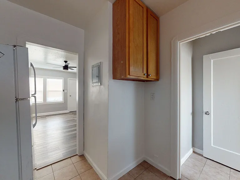 6405 Bancroft Ave — Photo 10