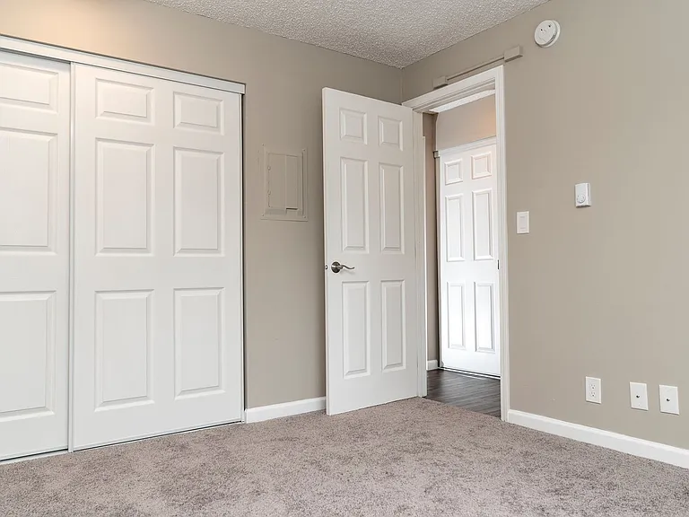 616 N Anderson St — Photo 46