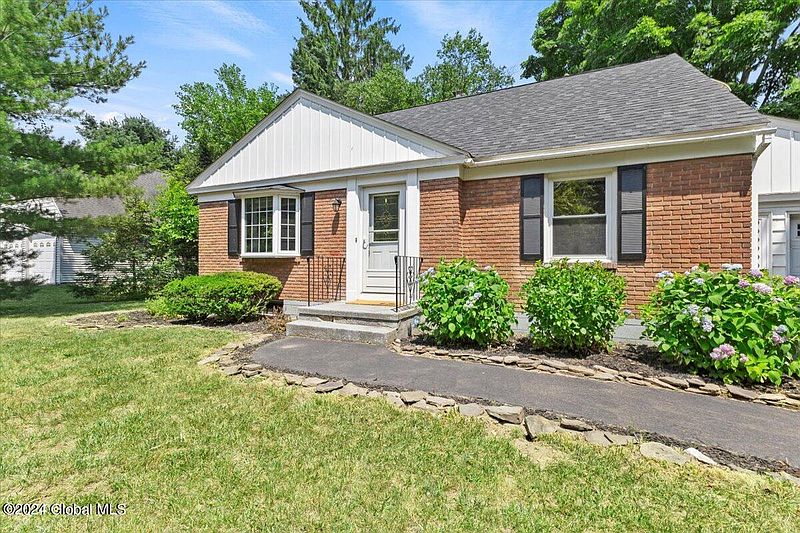 3rd image of 33 Harlau Drive