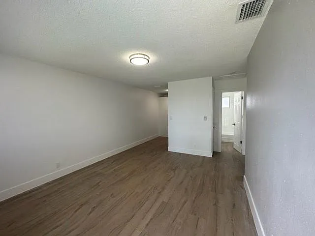 Building Photo - 5911 NE 18th Ave #4