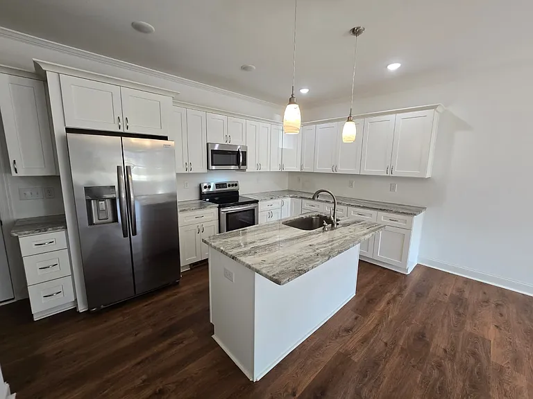 109 Lynn Ave — Photo 4