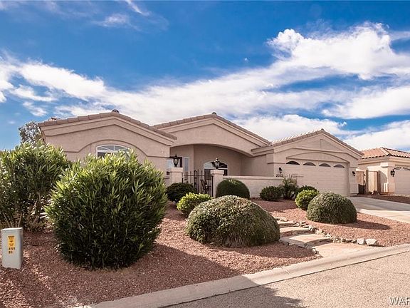 3rd image of 2052 E Desert Lakes Dr