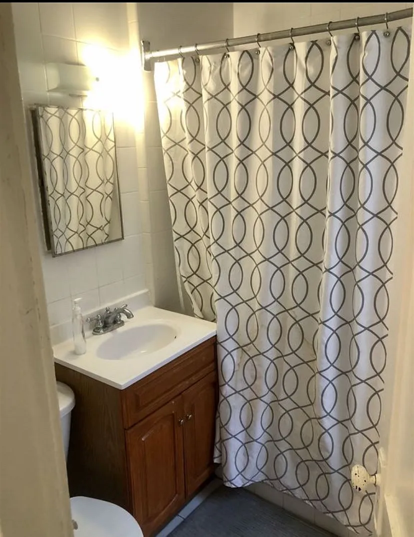 2 bed, 9999 sqft, $2,400 — Photo 1