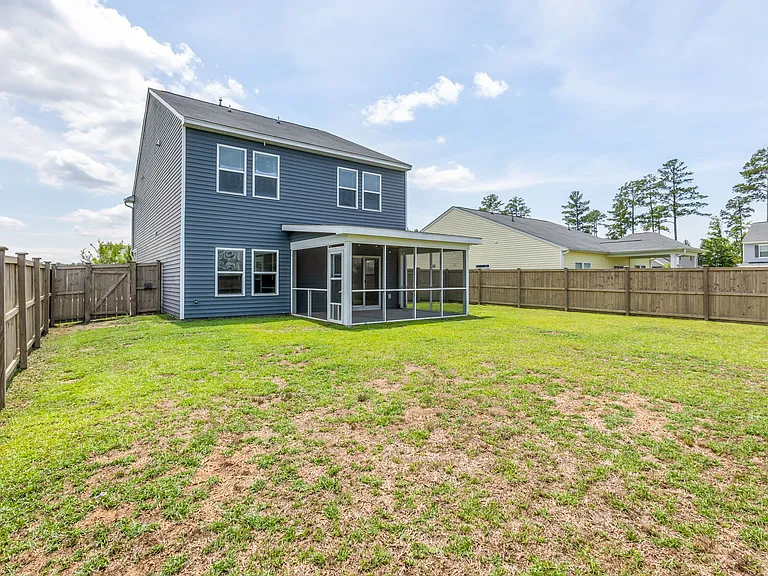 402 Carrara Dr — Photo 15