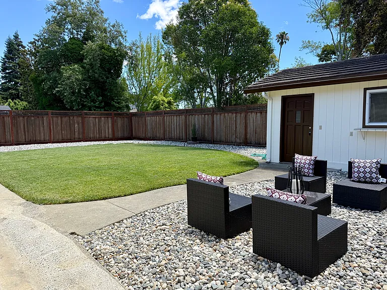 2447 Rigdon St — Photo 23