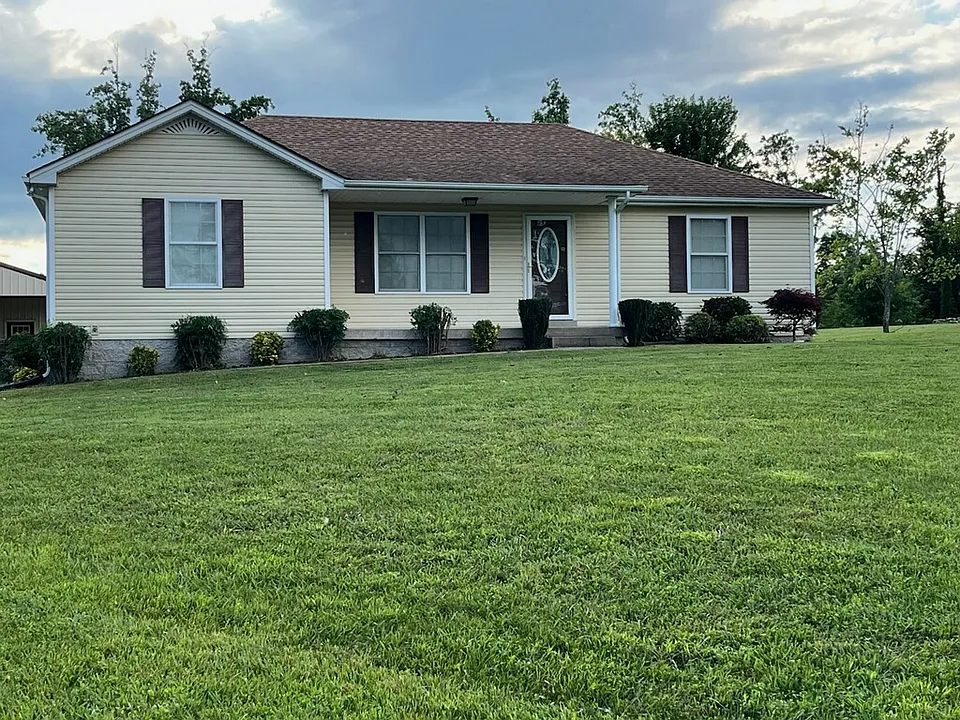 584 Douglas Ln