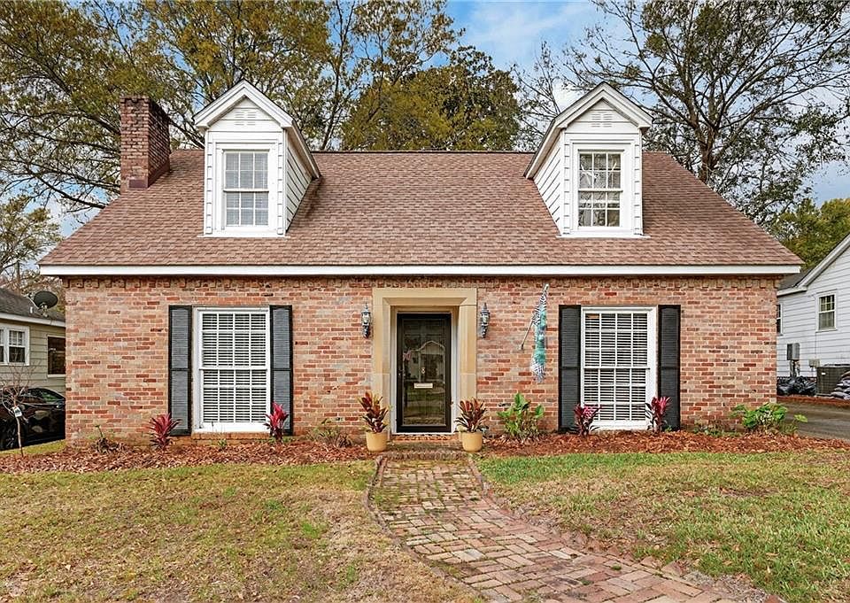 1st image of 8 Elizabeth Pl