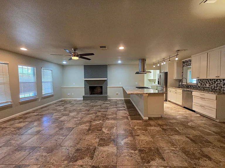 1360 Poppy Ln — Photo 5