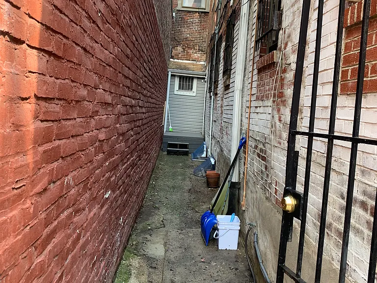 1106 Pine St #1R — Photo 3