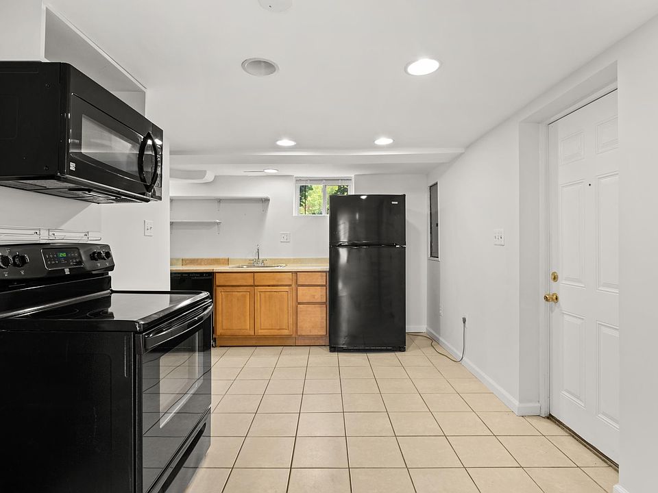 Kitchen and entrance area