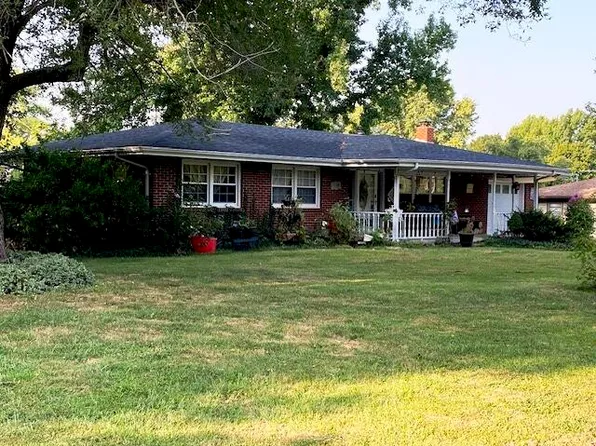 902 W Plumb Street, Aurora, MO 65605