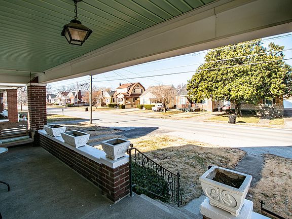 5th image of 858 Clarks Ln
