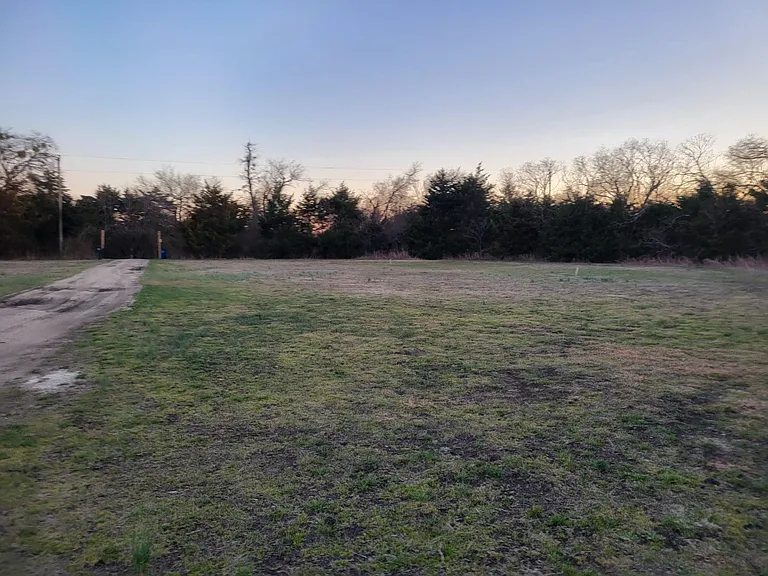 1054 Country Ct — Photo 3
