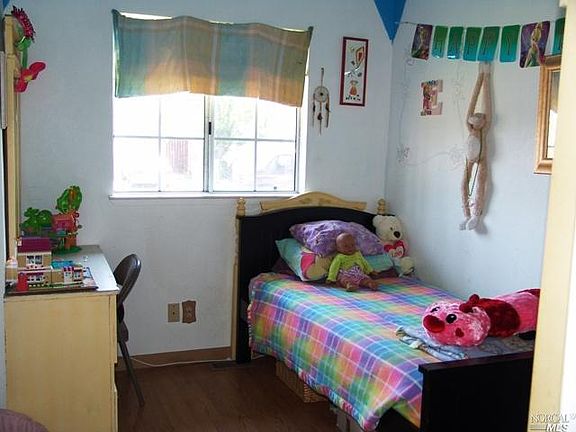 5th image of 11 Creekside Ct