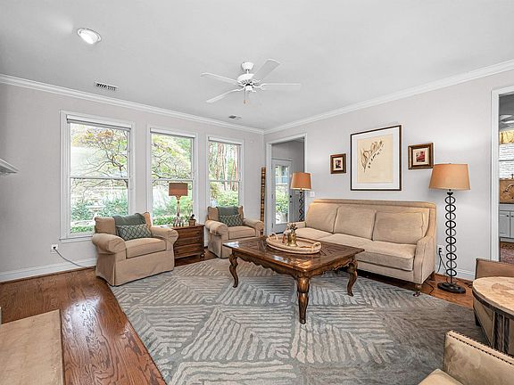 3rd image of 605 Willow Crest Cv