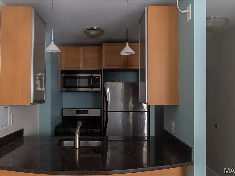 210 N 17th St #611 — Photo 13