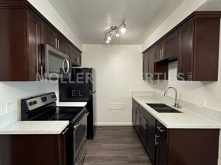 Third St Alhambra 1625 — Photo 5