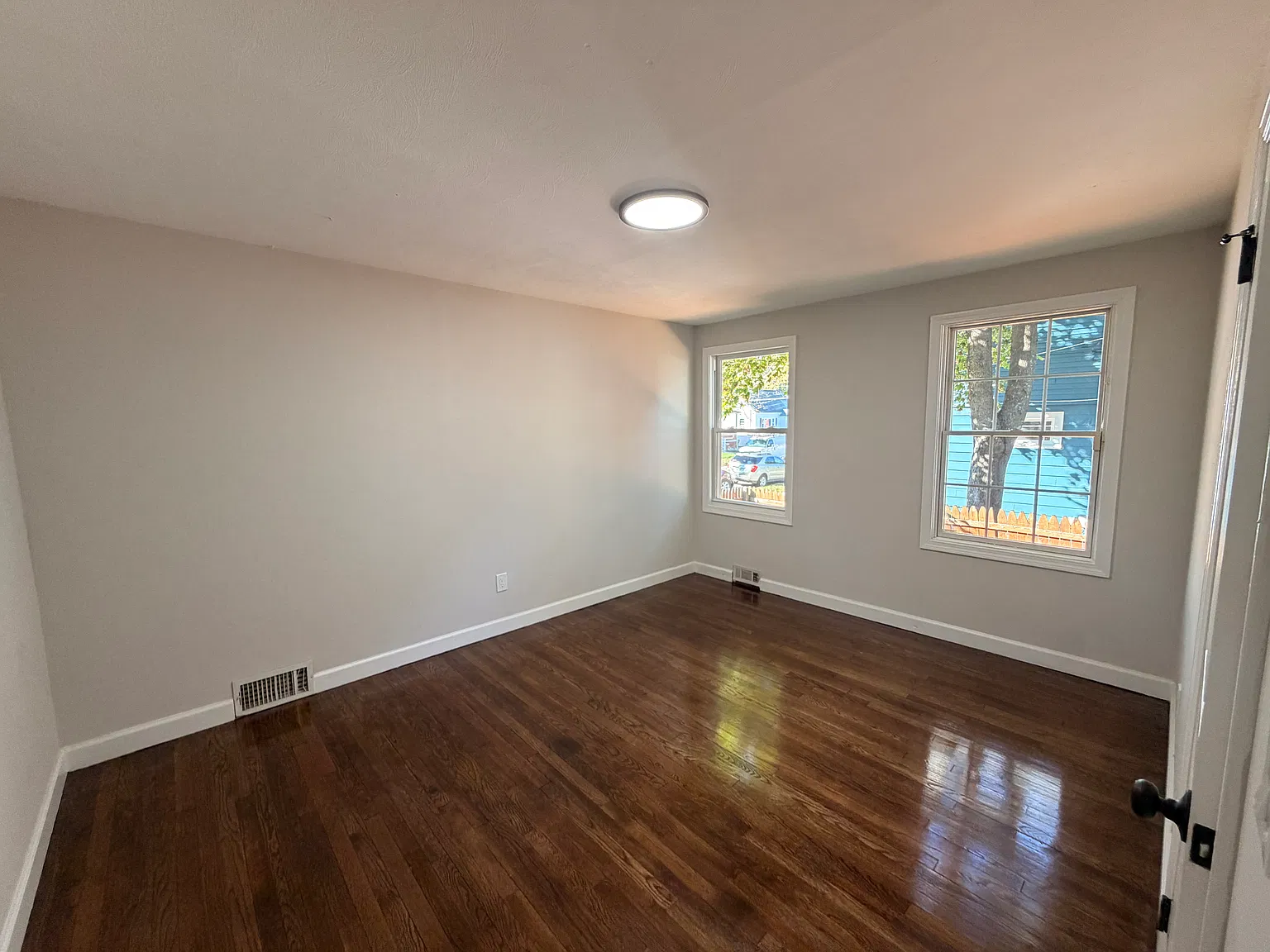 3 bed, 800 sqft, $2,350 — Photo 4