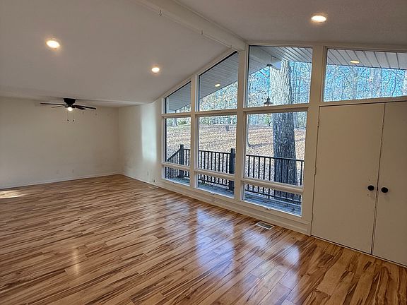 3rd image of 323 Forrest Glen Rd