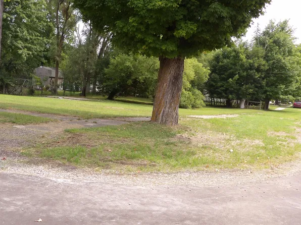 343 S Hemlock St, Evart, MI 49631