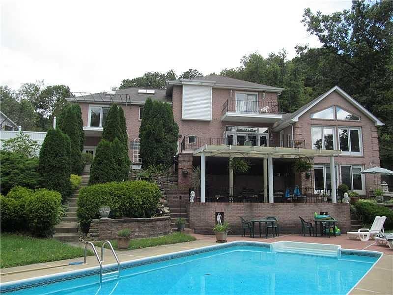 2nd image of 12189 Pine Crest Ct