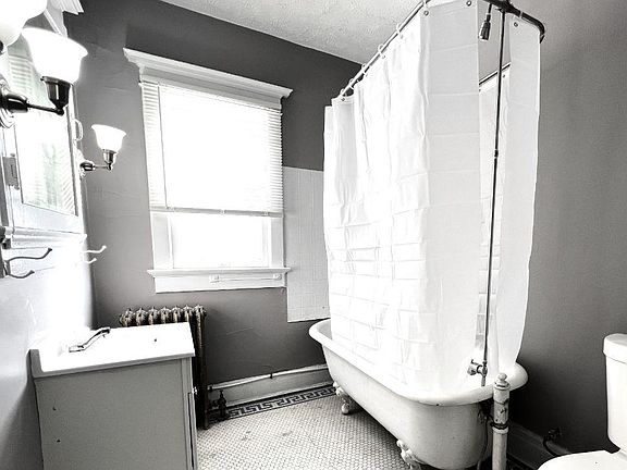 4th image of 3159 Davenport St #2