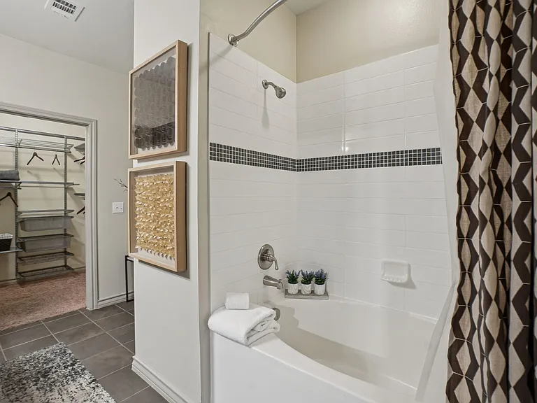 Mercer Crossing Apartments — Photo 8