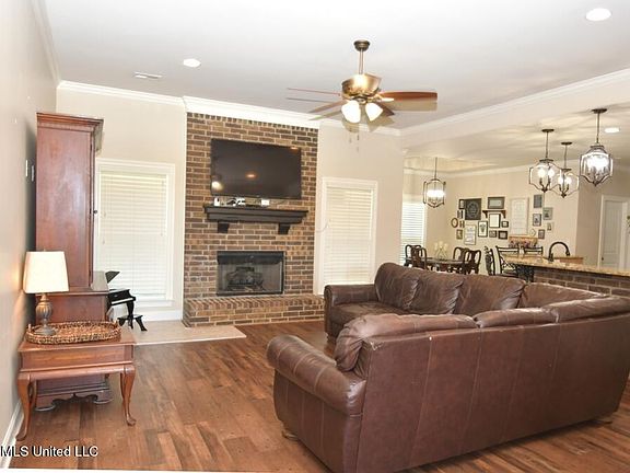 5th image of 4713 Bakersfield Dr