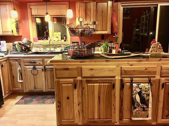 Kitchen with mobile island