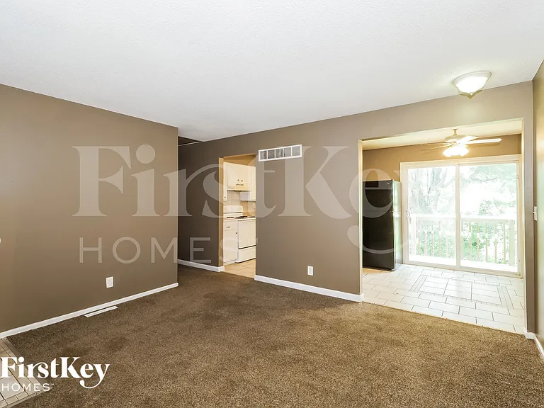 7616 E 51st Ter — Photo 5