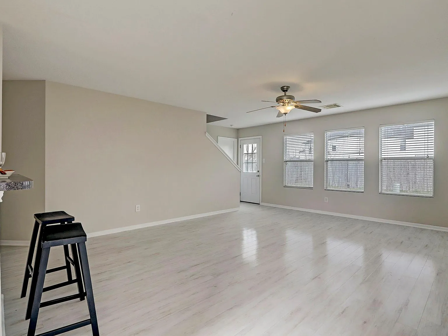 4 bed, 2.5 bath, 2263 sqft, $2,025 — Photo 4