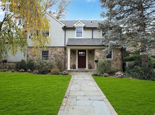 9 Kenworth Rd, Port Washington, NY 11050