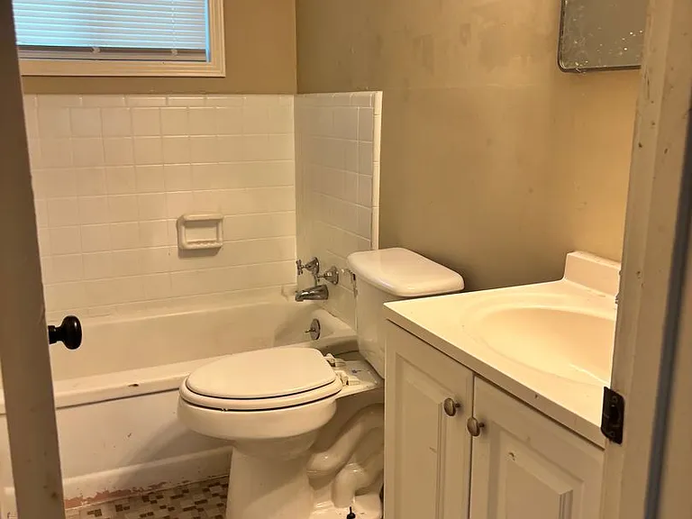 151 Chatham Cir — Photo 6