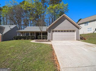 3385 Shady Woods Cir, Lawrenceville, GA 30044