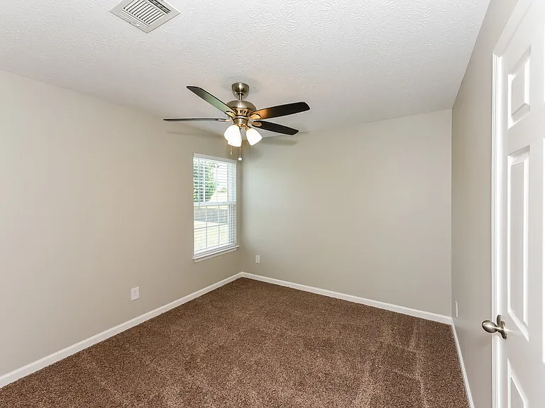 1910 Lawndale Dr — Photo 9
