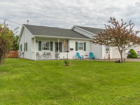 109 S East St, Yarmouth, NS B5A 1R2