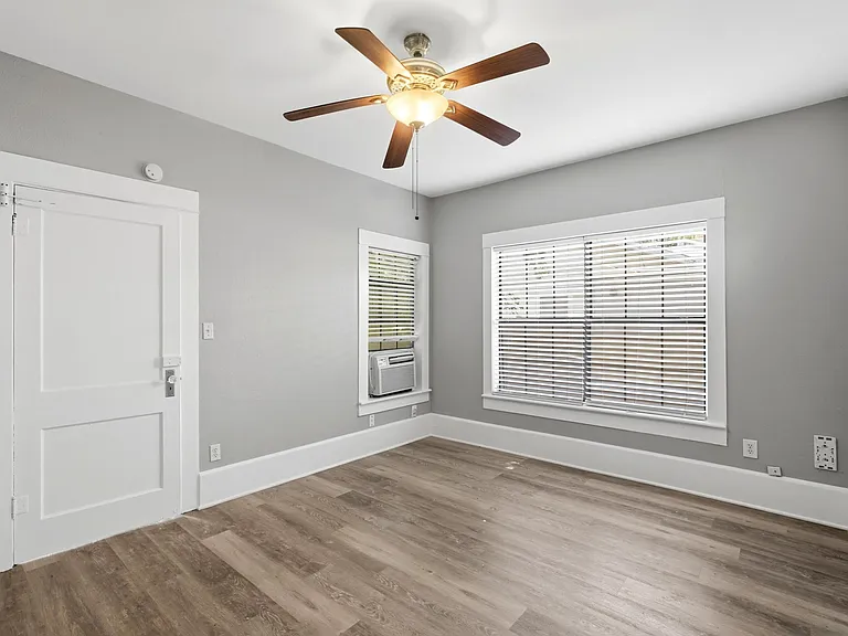 735 Victoria St — Photo 5